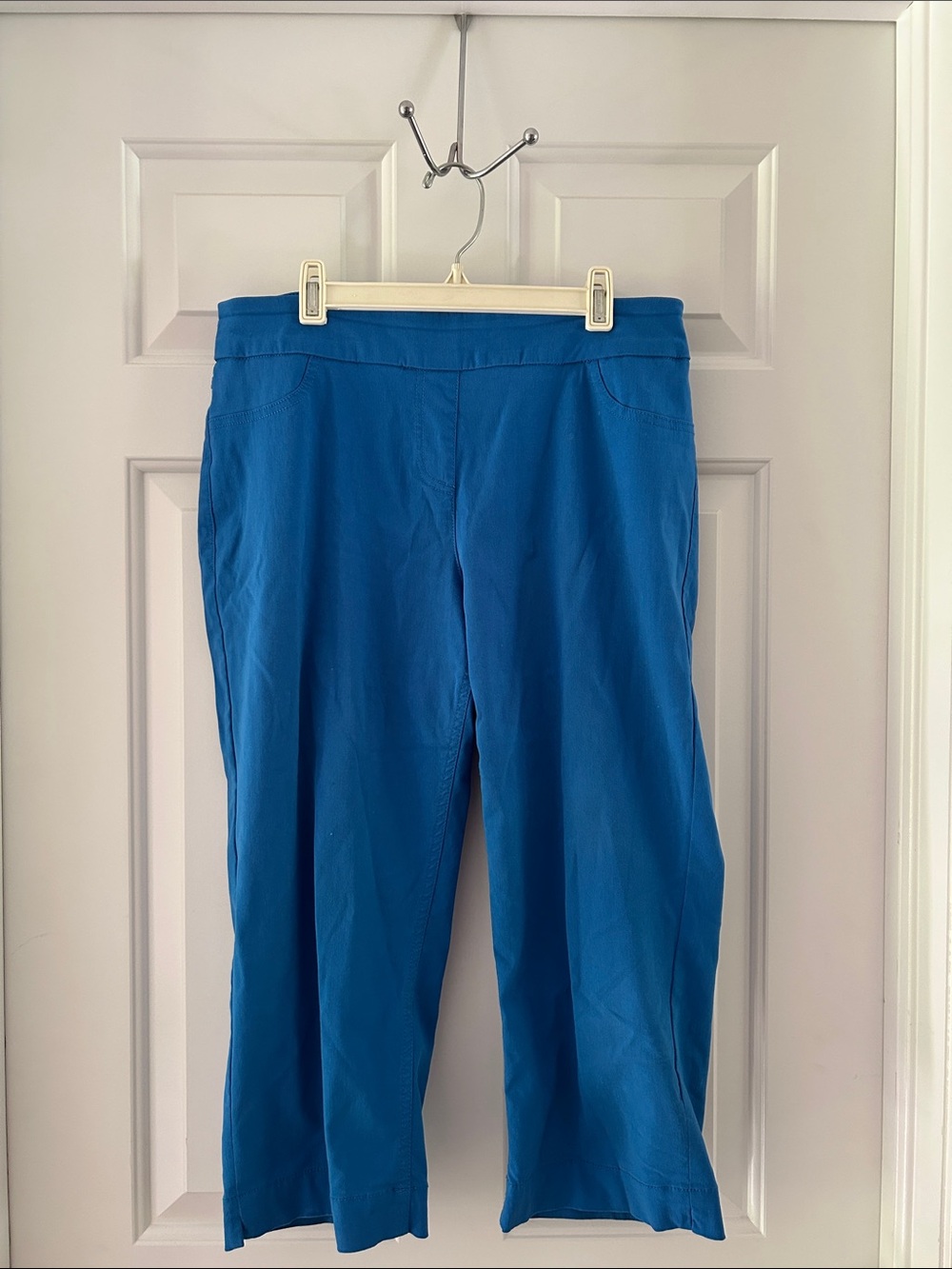 Classic Straight-Leg Capris in Bright Blue
